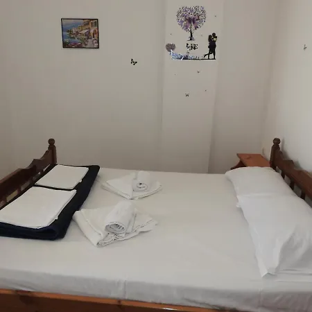 Nikos מלון דירות