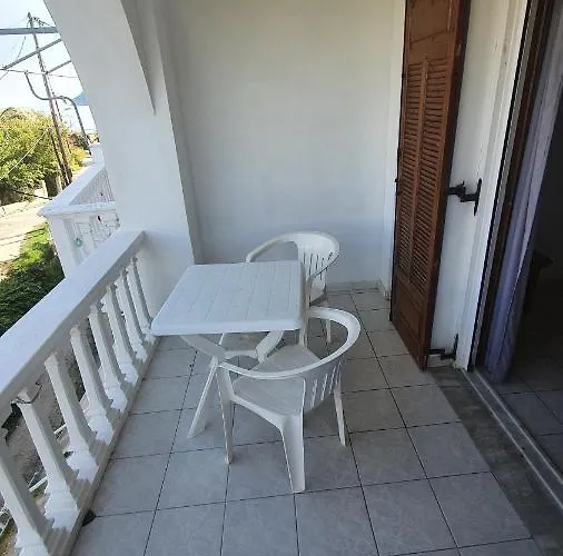 Nikos 公寓式酒店 3*