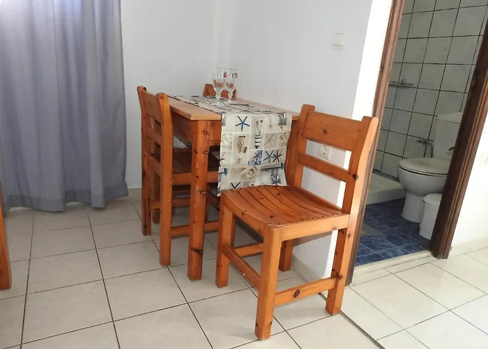 Nikos 公寓式酒店 3*